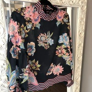 Trendy floral print blouse